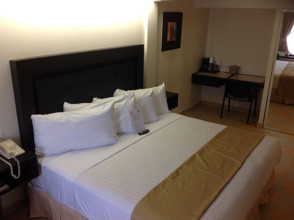 Best Western Hotel Plaza Matamoros Bagian luar foto