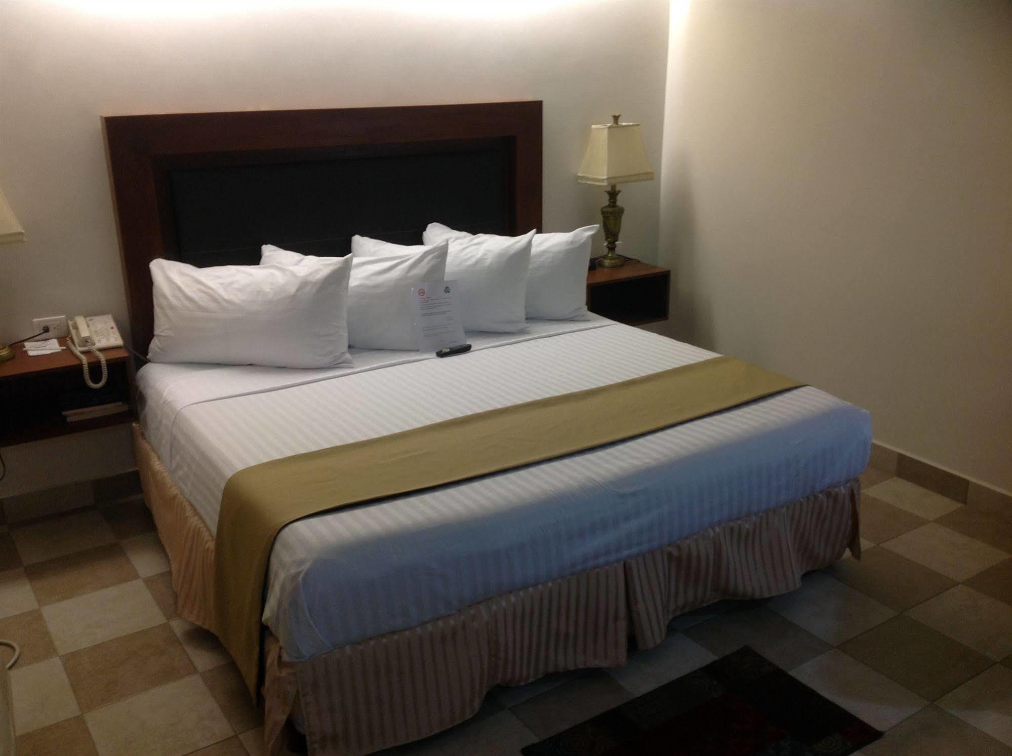 Best Western Hotel Plaza Matamoros Bagian luar foto